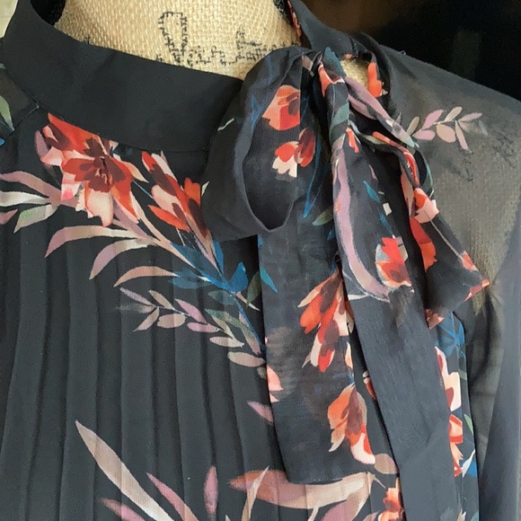 Molly Bracken black floral pleated lined long sheer sleeve swing dress tie neck - Picture 7 of 16